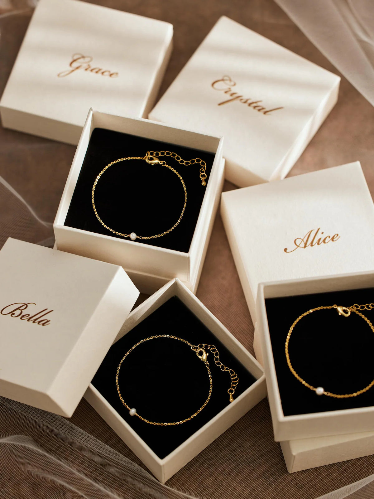 Personalised Bridesmaid Jewellery Box – Pearl Bracelet Gift Set